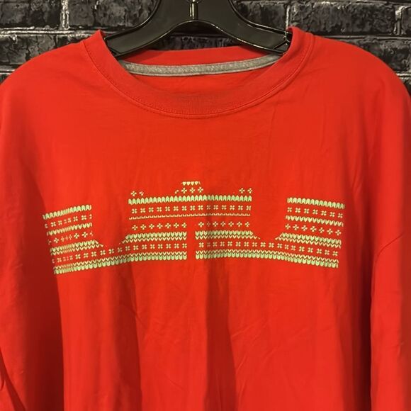 Nike LeBron James T-Shirt XXL Christmas Colors - Picture 2 of 4